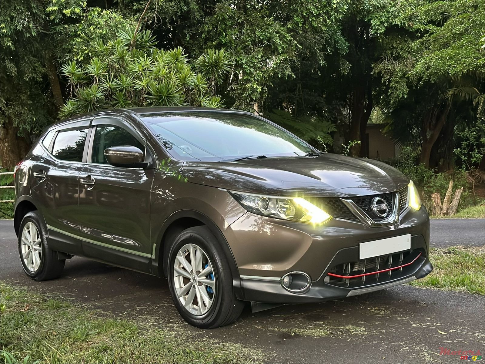 2015' Nissan Qashqai 1.2 Turbo photo #2