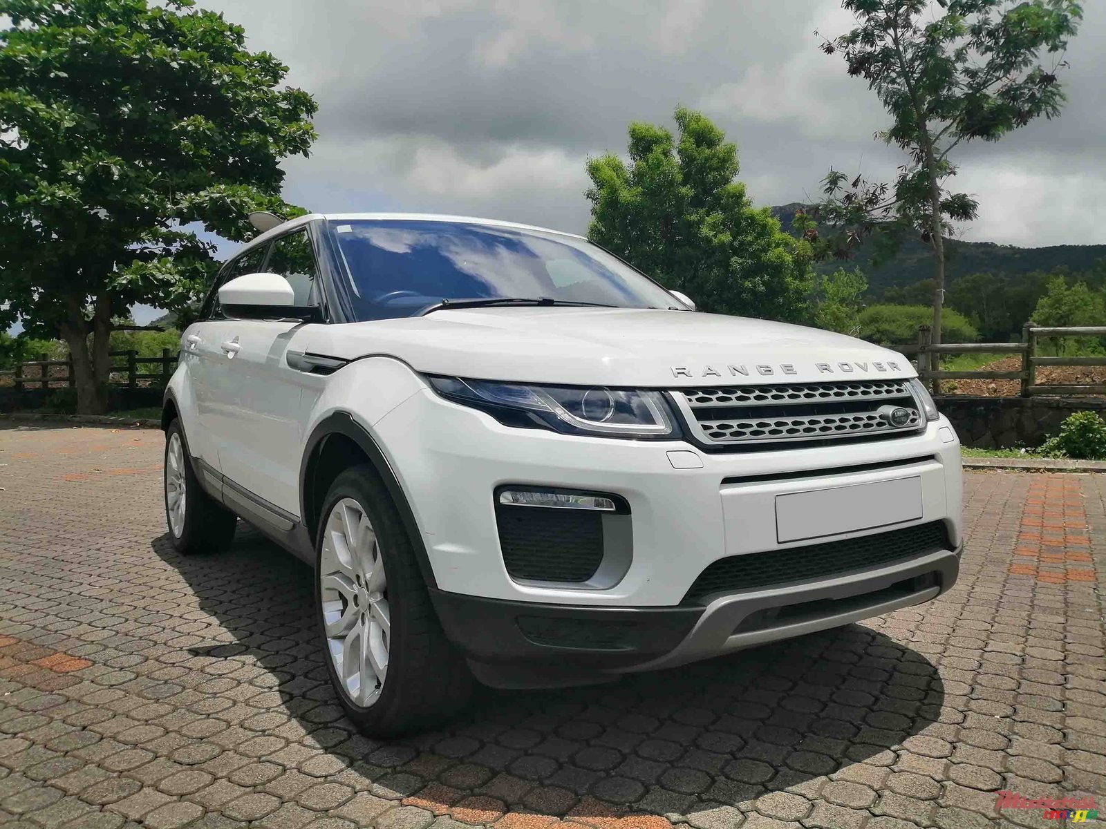 2016' Land Rover Range Rover Evoque photo #1