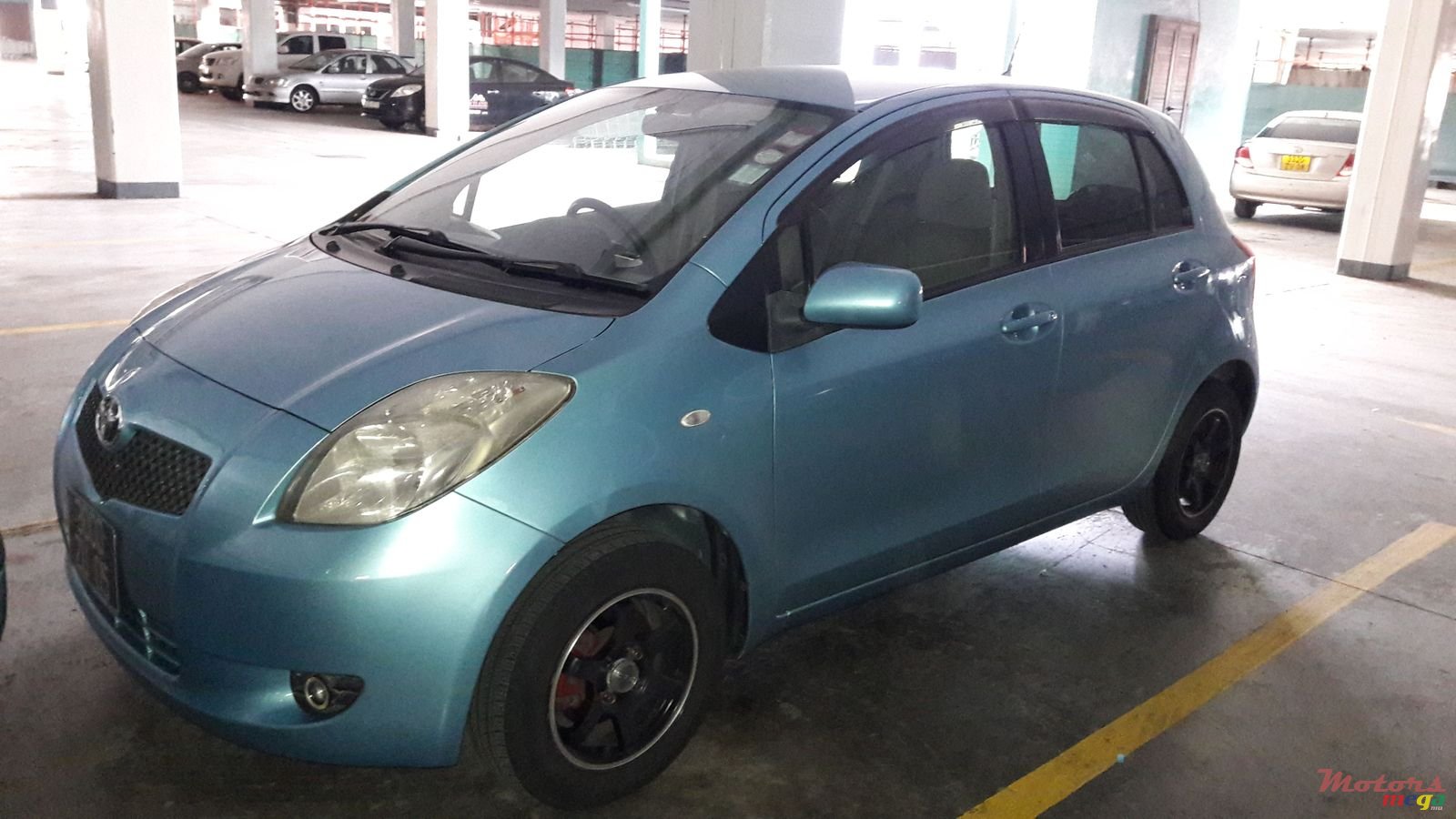 2005' Toyota Vitz photo #3