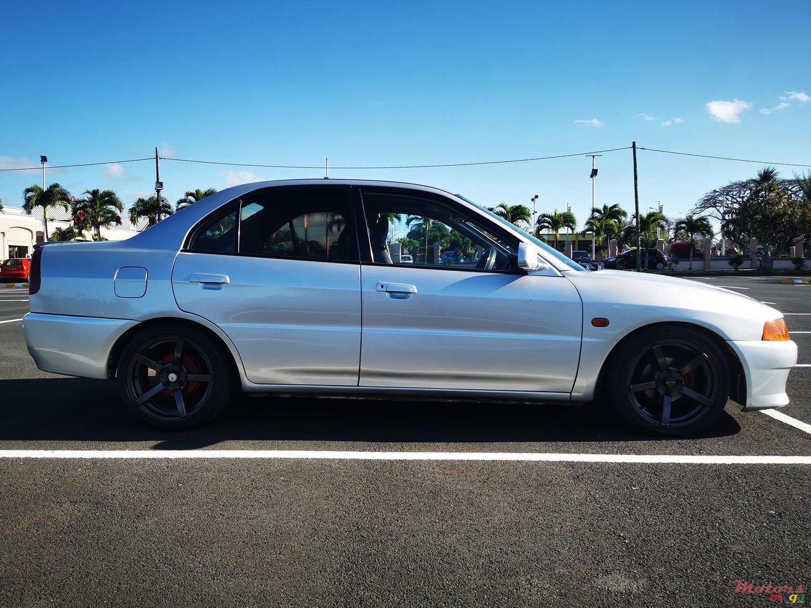 1999' Mitsubishi Lancer MX photo #2