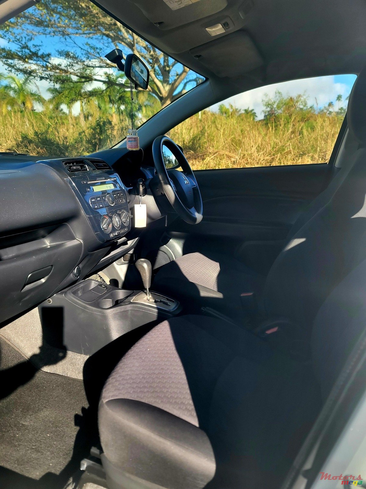 2020' Mitsubishi Mirage photo #5