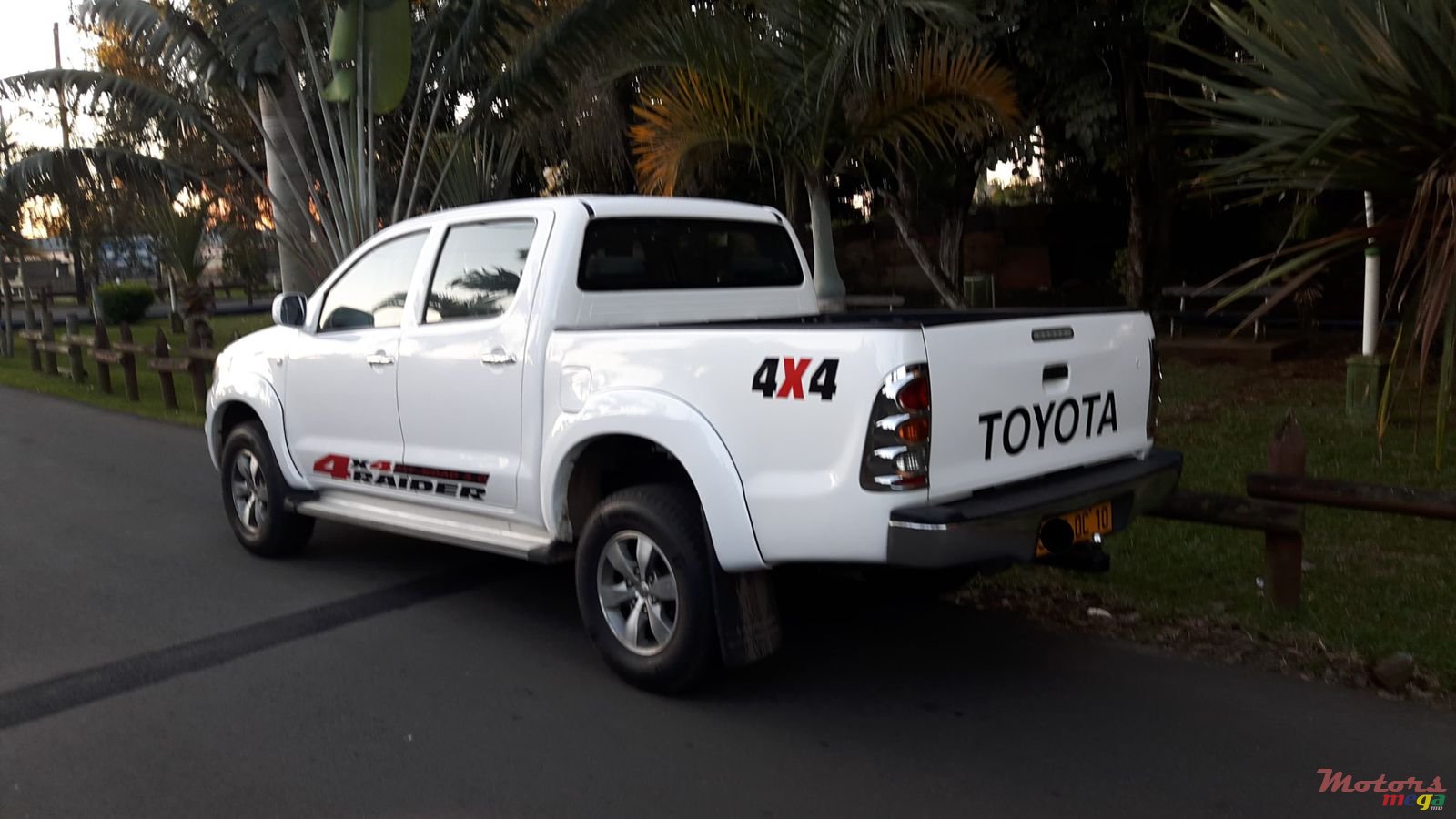 2010' Toyota Hilux 4X4 RAIDER 3.0 photo #3