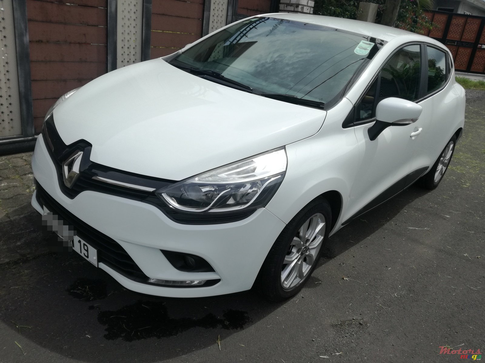 2019' Renault Clio 1.2 turbo essence auto photo #1