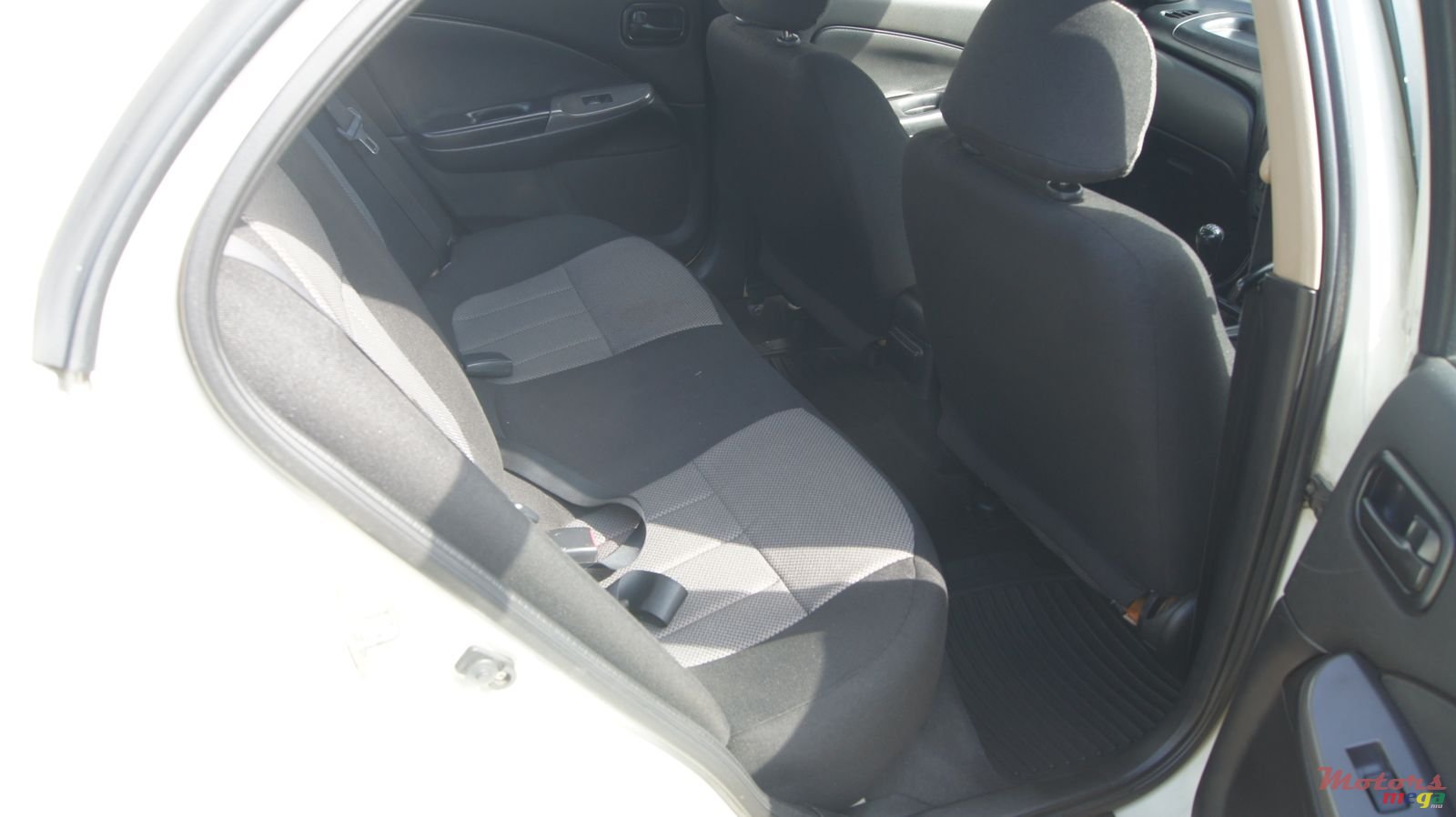 2004' Nissan Sunny photo #7