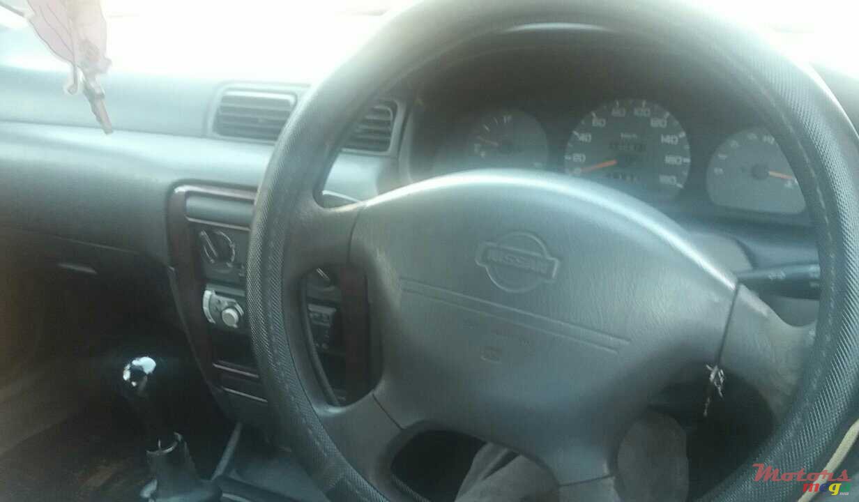 1999' Nissan photo #2