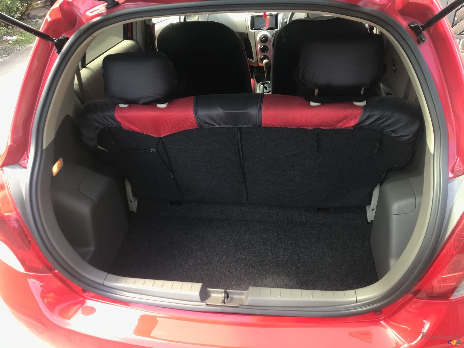 2009' Toyota Vitz photo #4