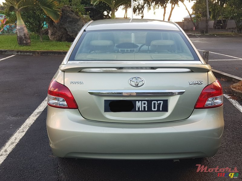 2007' Toyota Yaris Sedan photo #2