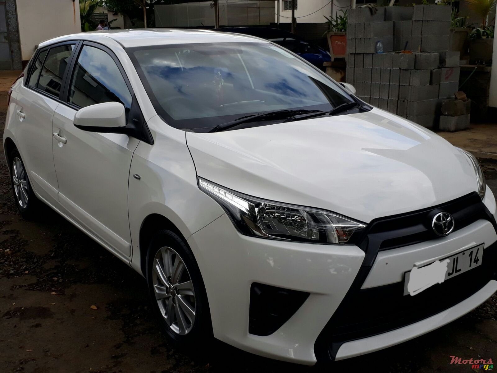 2014' Toyota Yaris photo #3