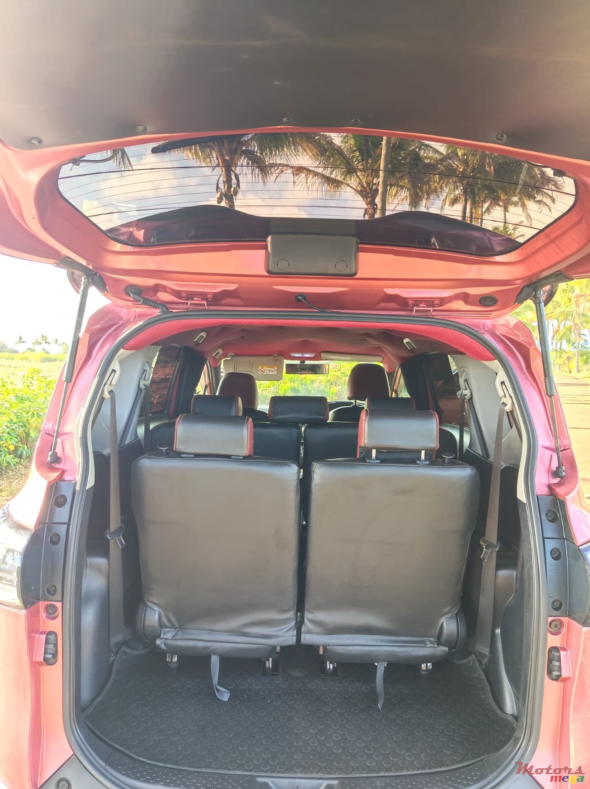 2016' Toyota Sienna photo #4