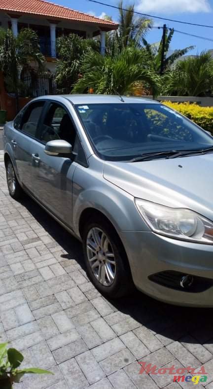 2010' Ford Focus photo #2