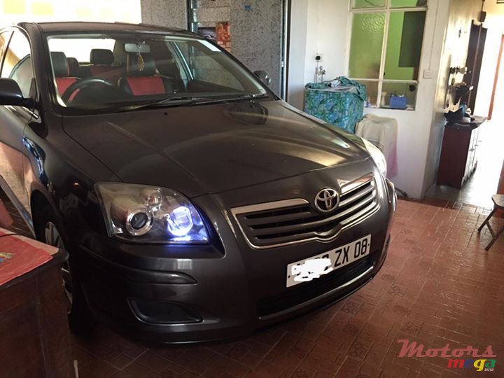 2008' Toyota Avensis photo #2