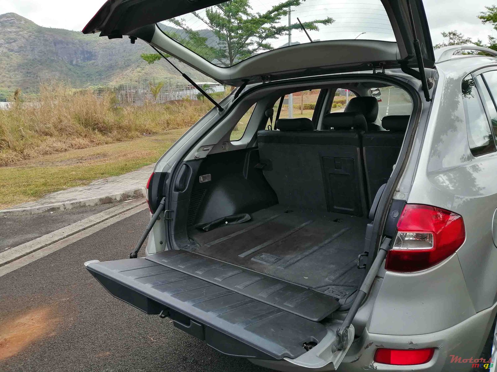 2009' Renault Koleos photo #3