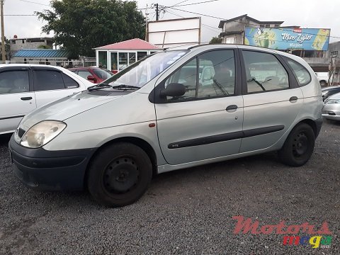 2000' Renault Megane photo #2