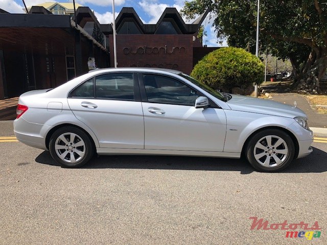 2009' Mercedes-Benz C-Class photo #3
