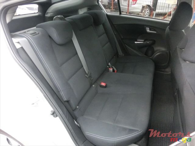 2012' Honda Insight photo #3