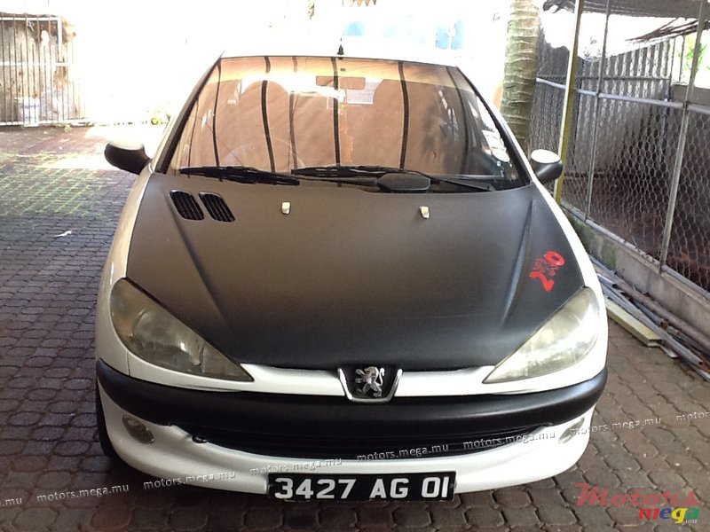 2001' Peugeot photo #2