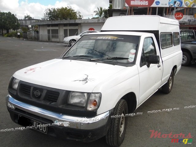 2000' Nissan 4x2 single cab photo #2