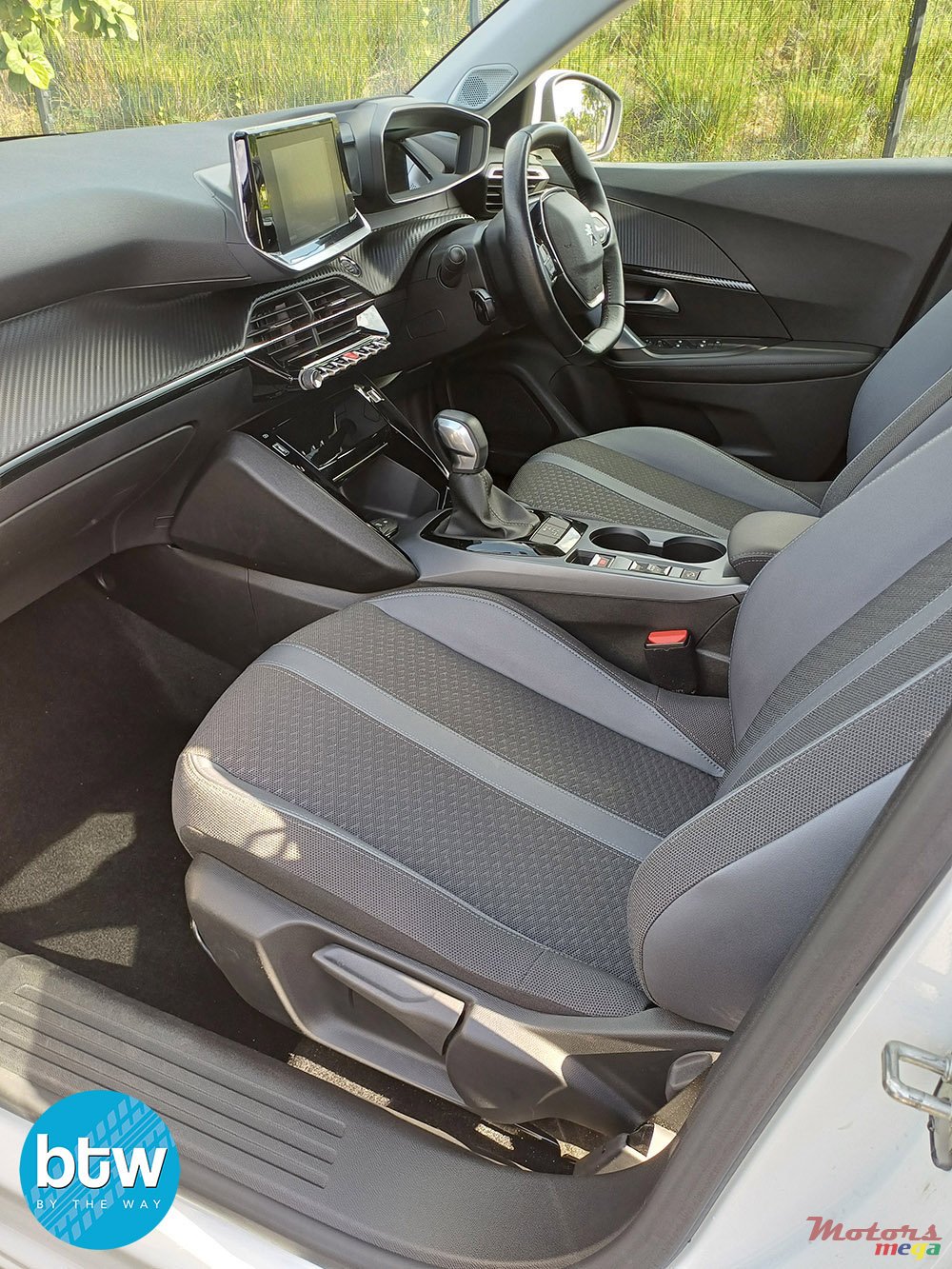 2020' Peugeot 2008 photo #5