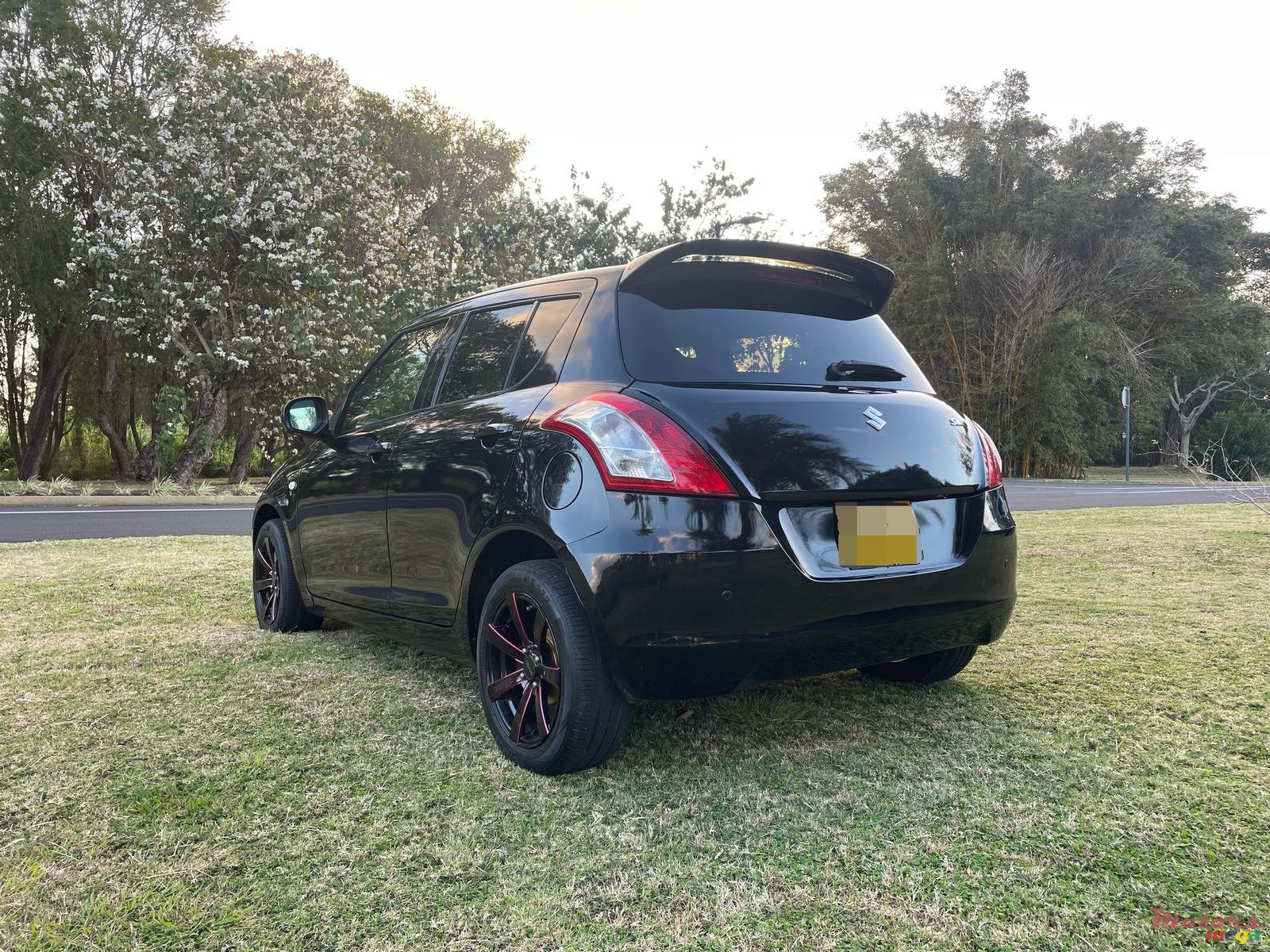 2012' Suzuki Swift photo #4