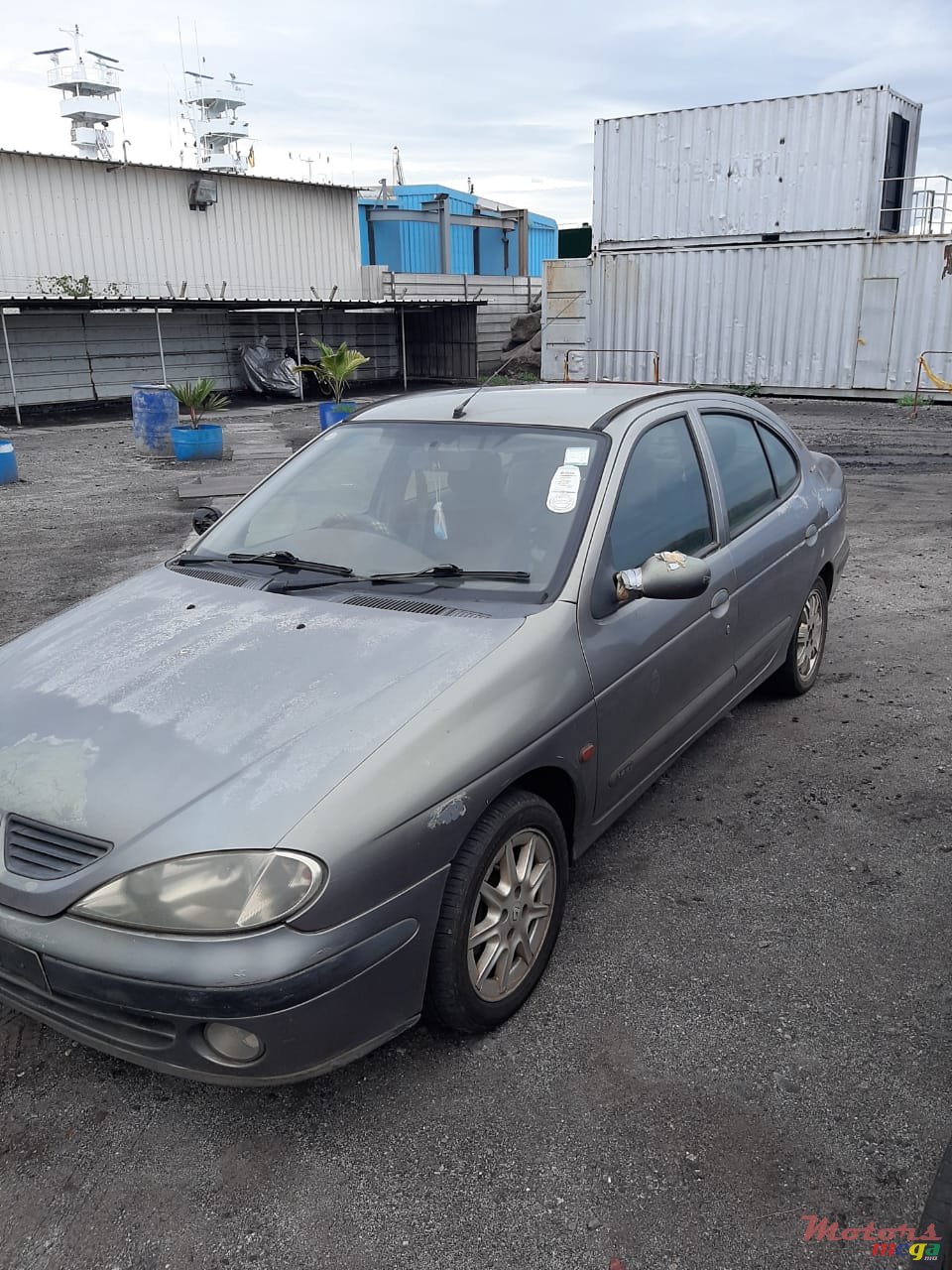 2001' Renault Megane photo #1