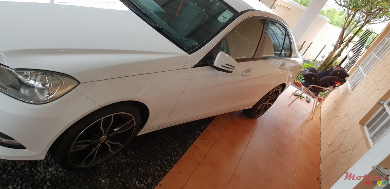 2012' Mercedes-Benz C-Class 180 photo #3