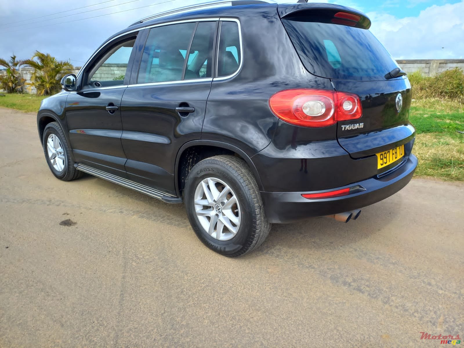 2010' Volkswagen Tiguan photo #3