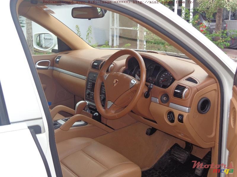 2008' Porsche Cayenne photo #5