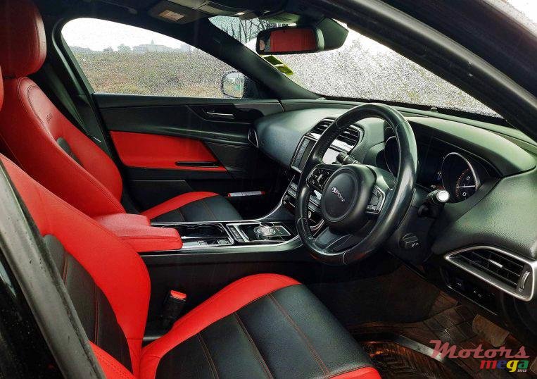 2018' Jaguar XE 25T Pure (Auto) photo #3