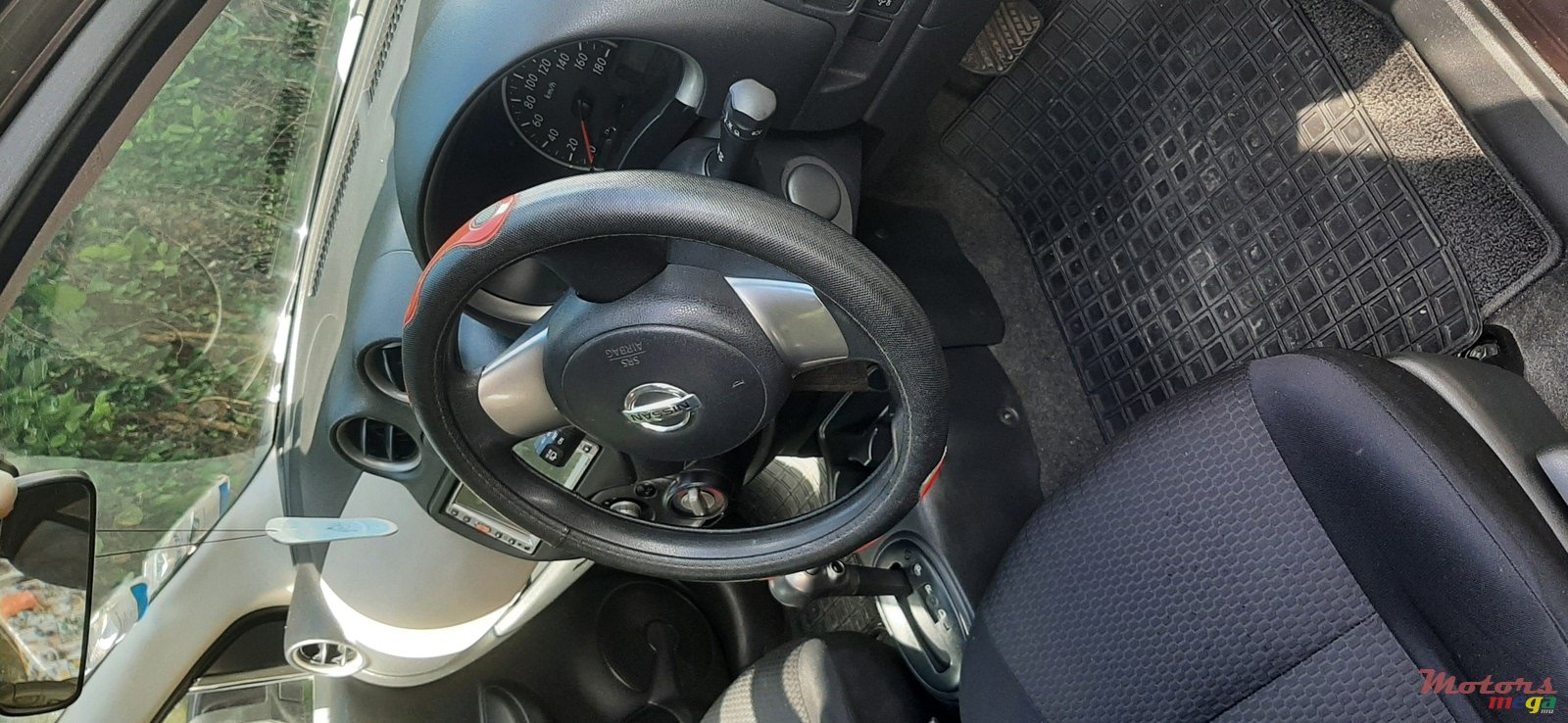 2012' Nissan March photo #5