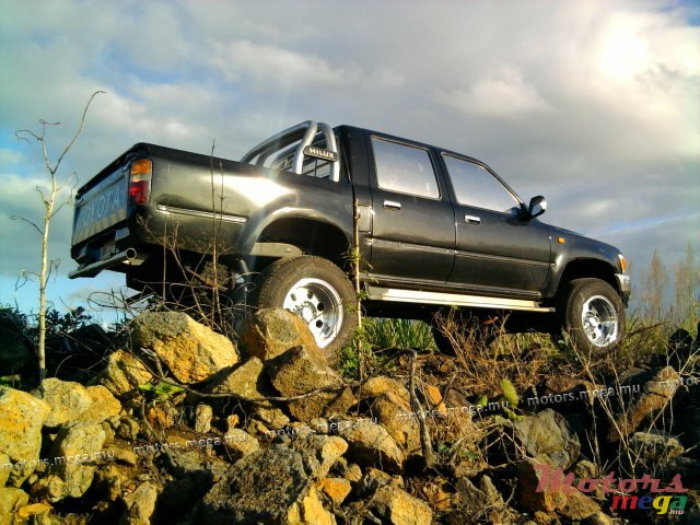 1995' Toyota HILUX 4X4 photo #3
