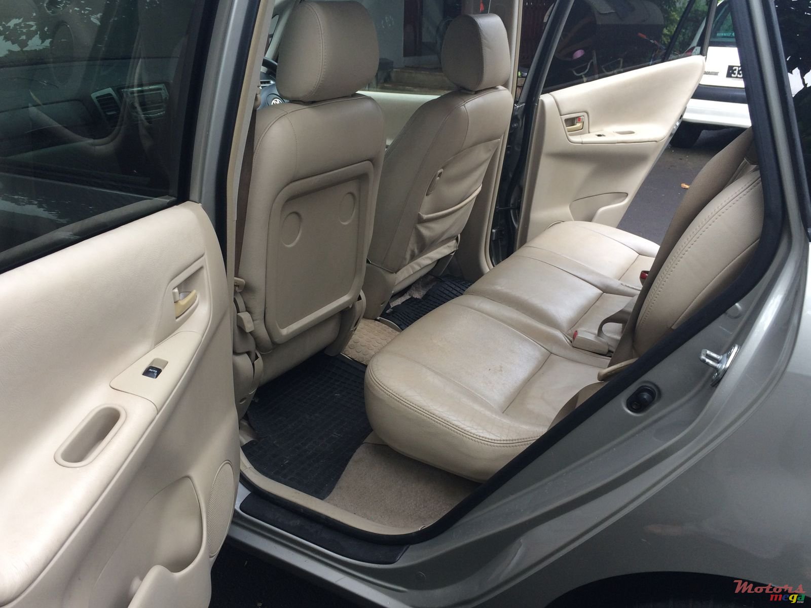 2004' Toyota Verso Spacio photo #3