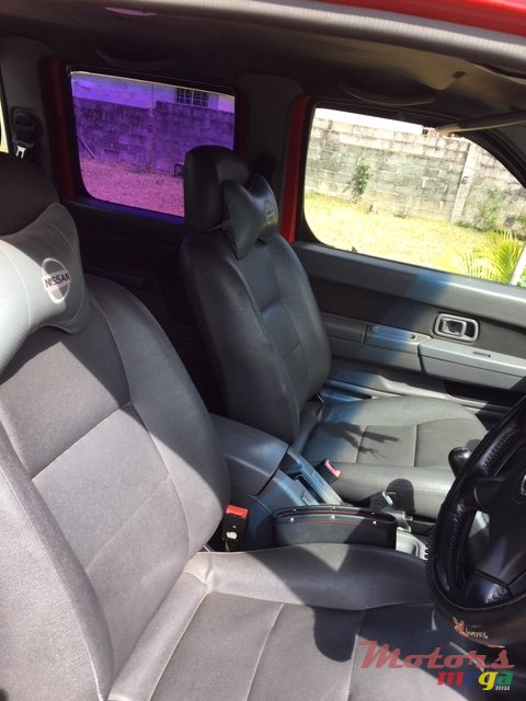 2004' Nissan NP300 photo #4