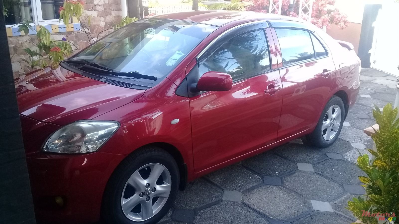 2008' Toyota Yaris photo #2