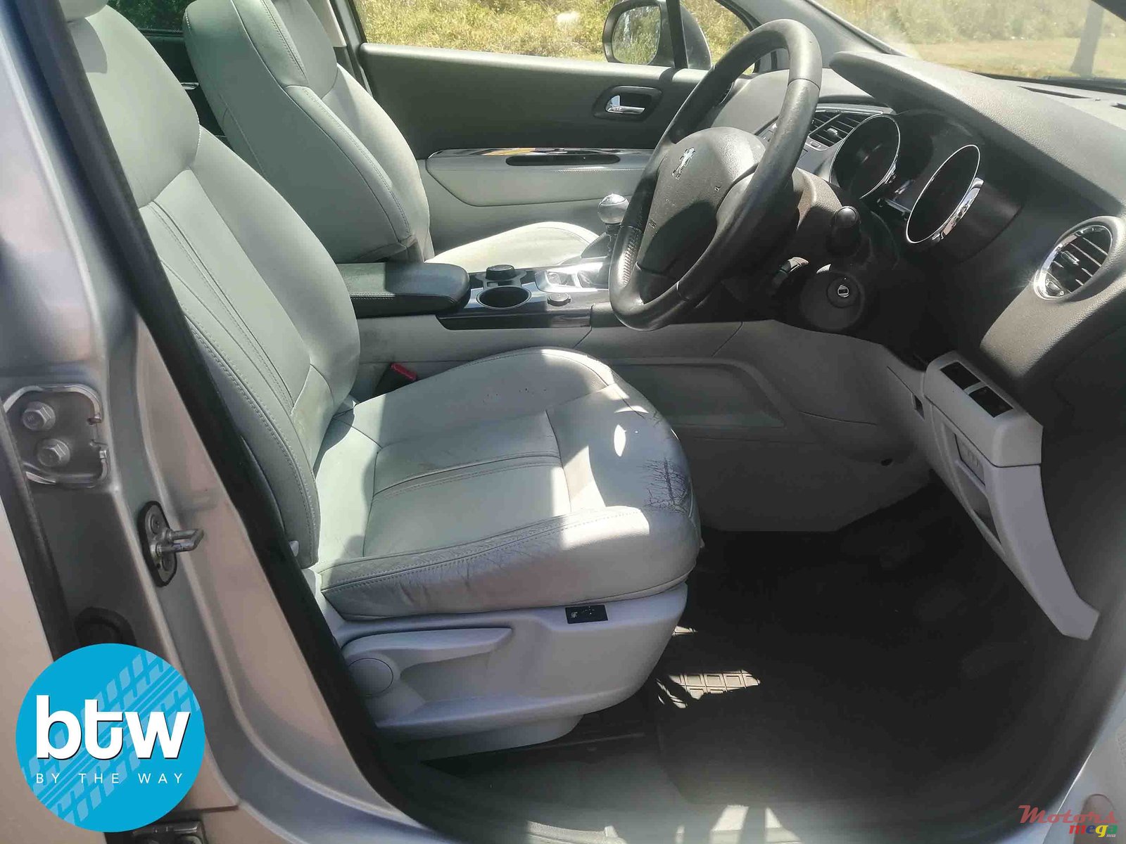 2012' Peugeot 3008 photo #5