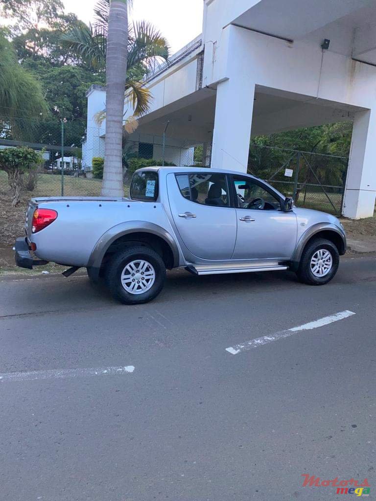 2013' Mitsubishi L 200 4x4 photo #7