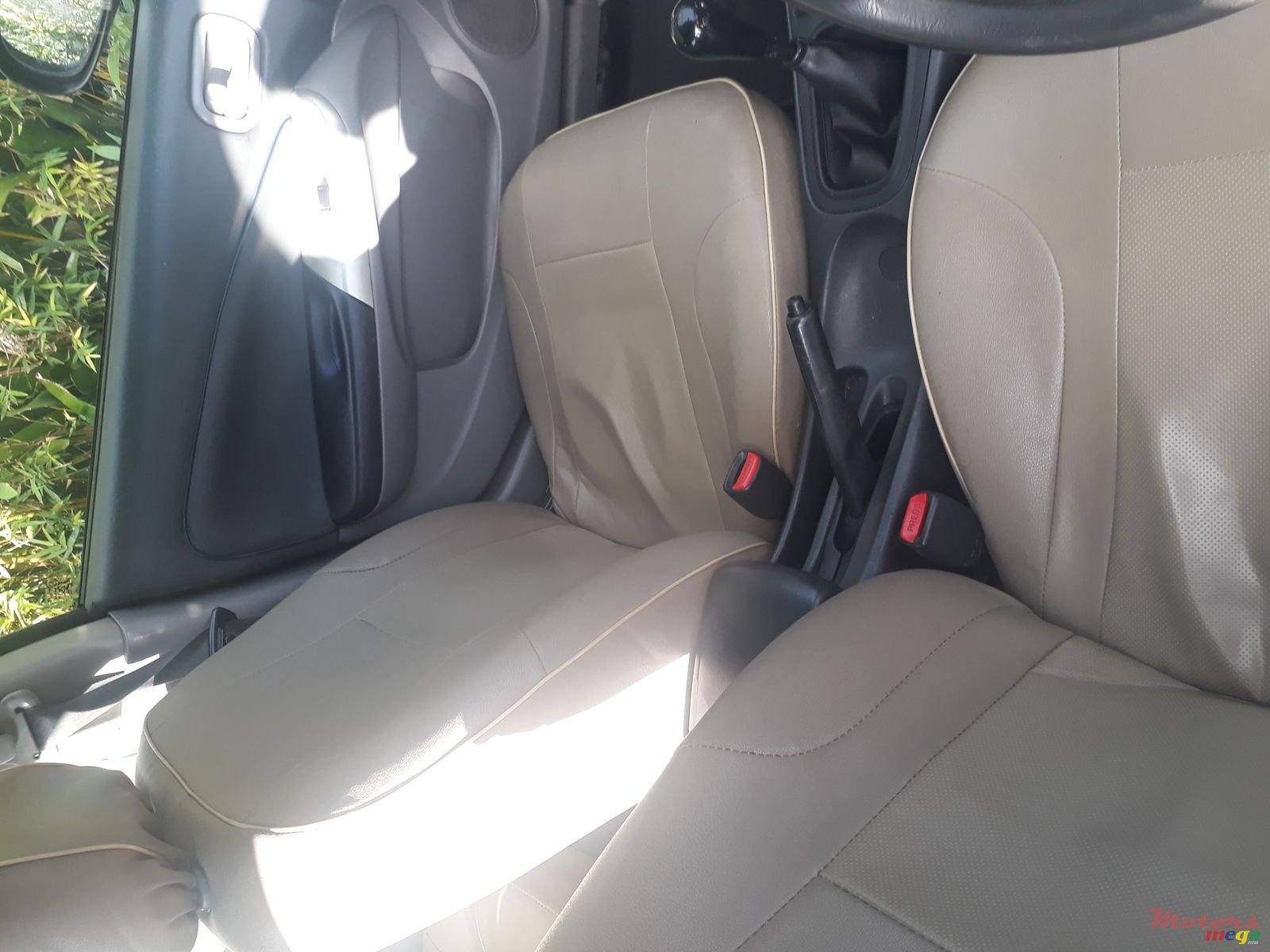 2002' Nissan Sunny photo #2