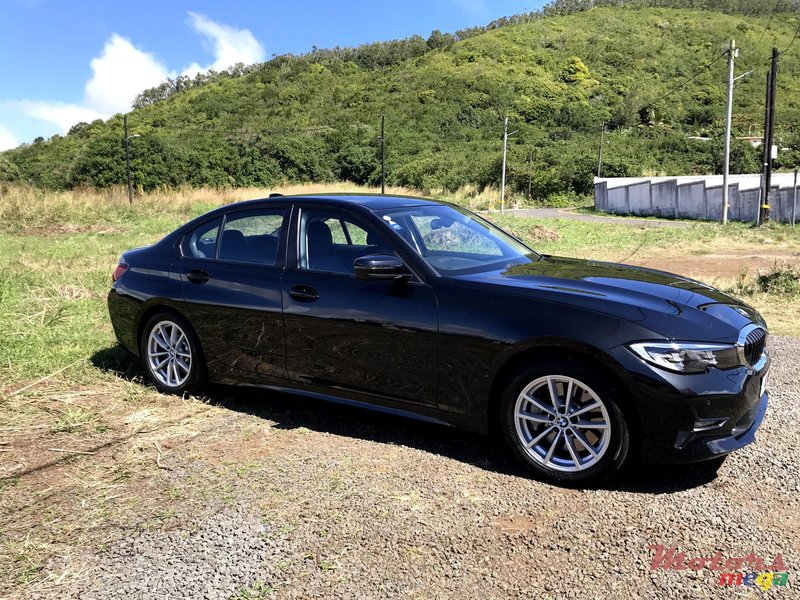 2019' BMW 3 Series 330i photo #1