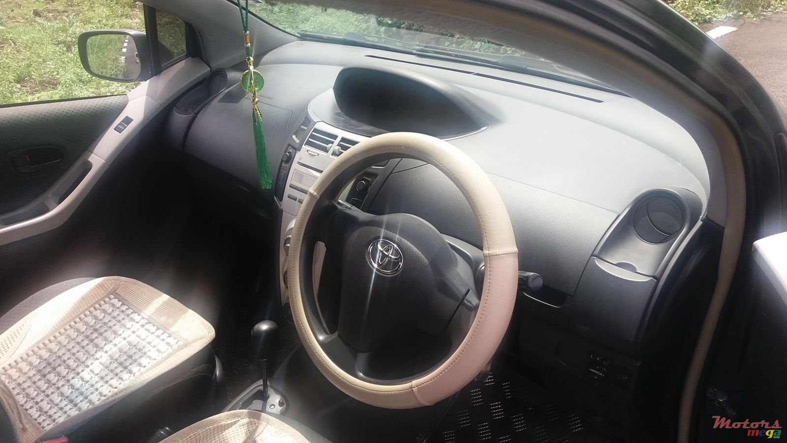 2007' Toyota Vitz photo #5