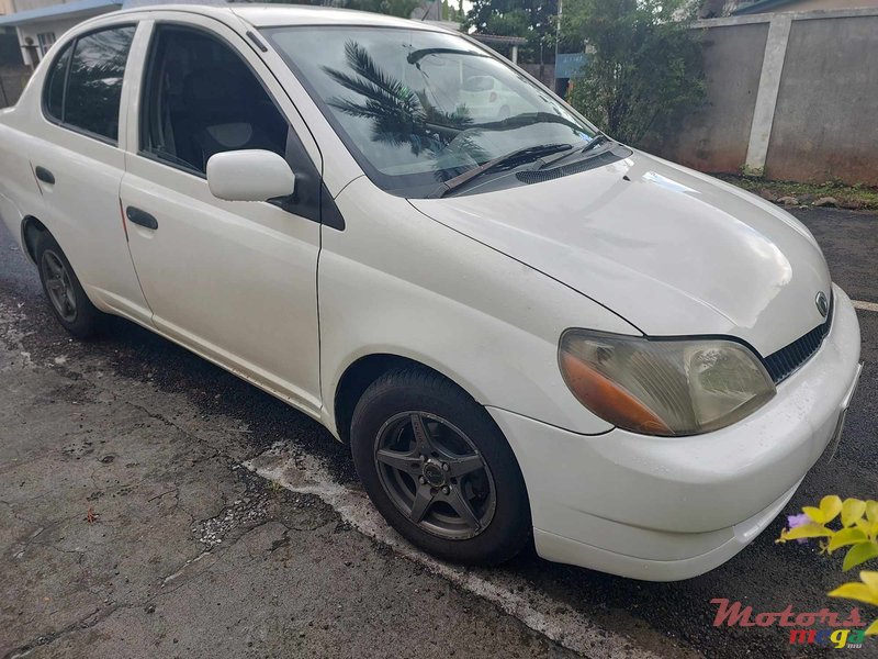 2002' Toyota Platz SCP92 photo #2