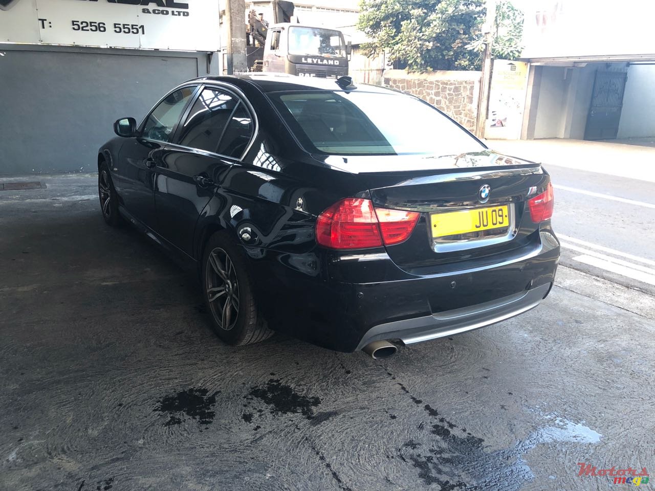 2009' BMW 3 Series photo #2