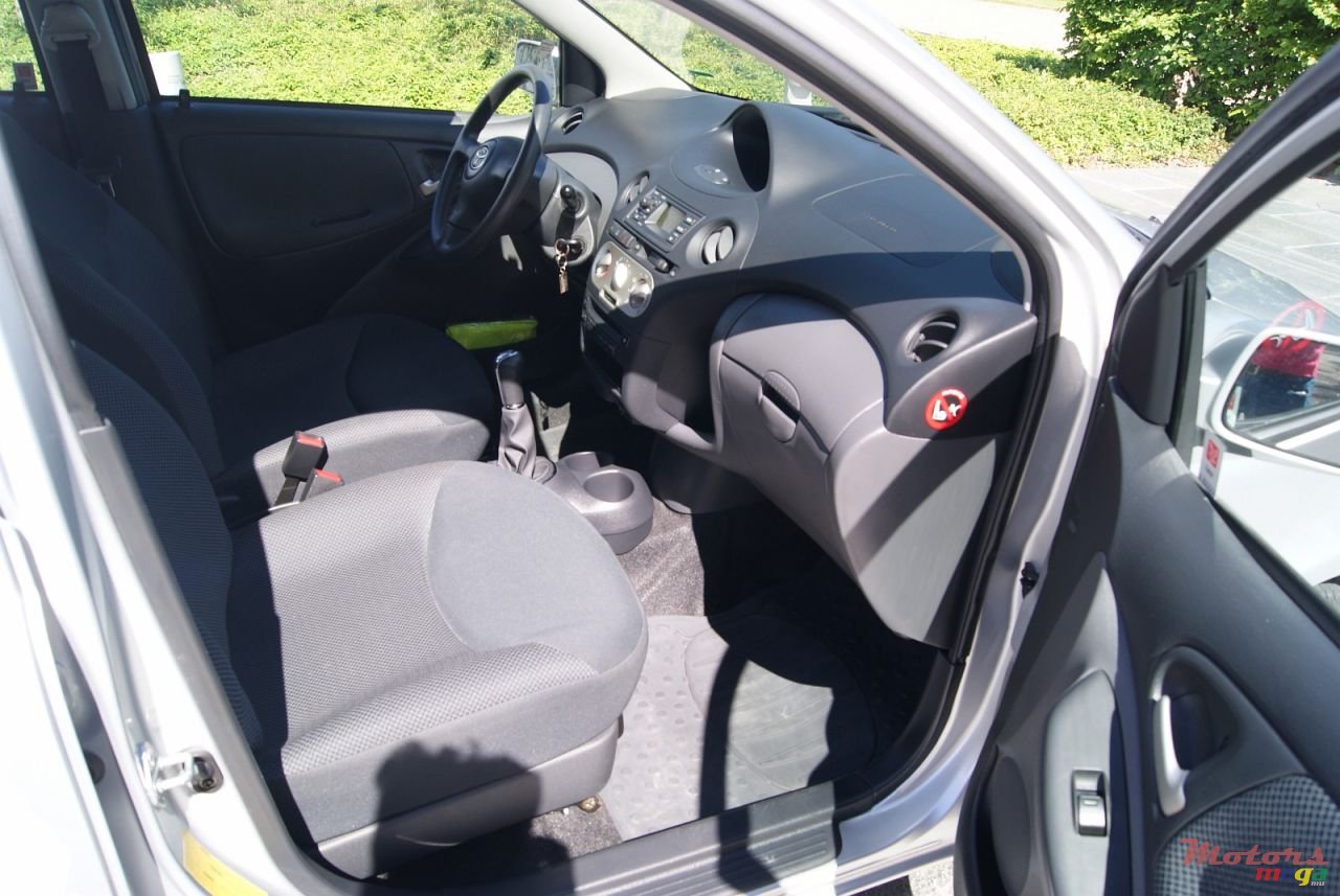 2005' Toyota Yaris 1.0 photo #4