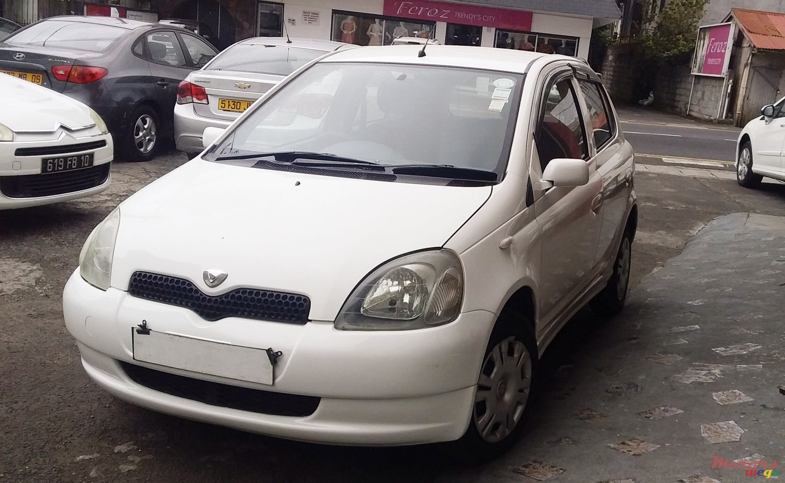 2000' Toyota Vitz photo #2