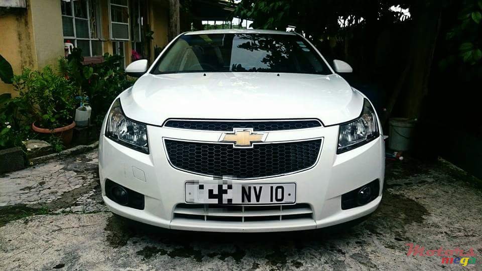 2010' Chevrolet Cruze photo #3