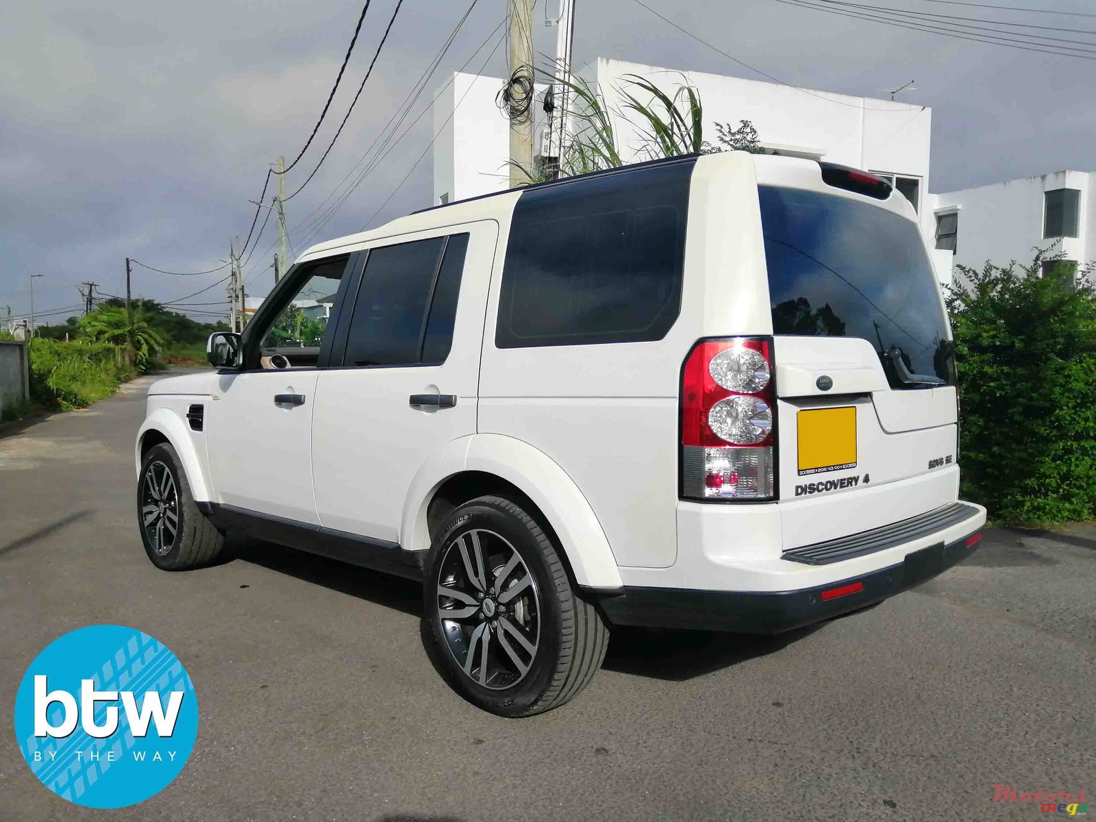 2012' Land Rover Discovery photo #3