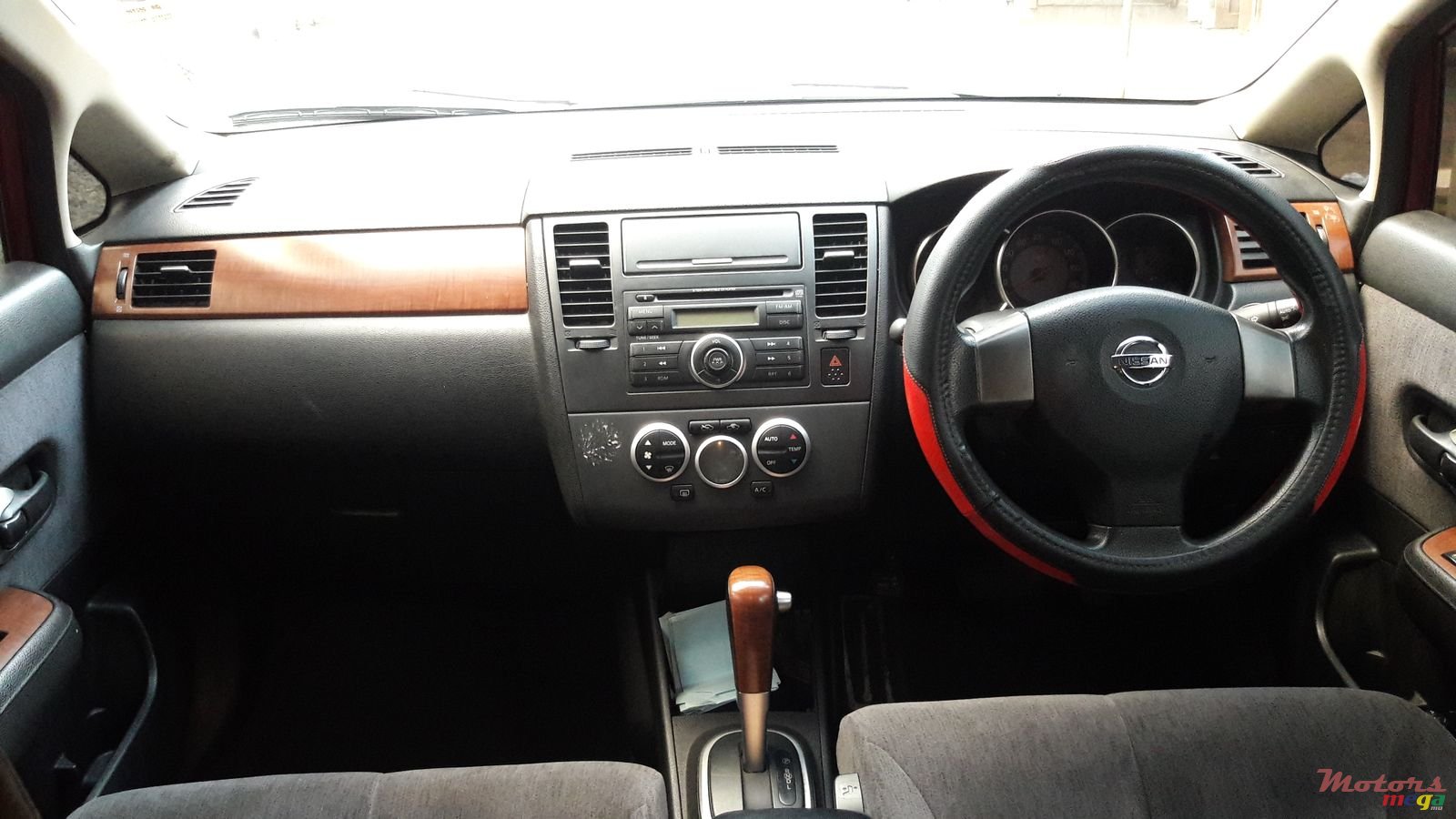 2005' Nissan Tiida photo #3