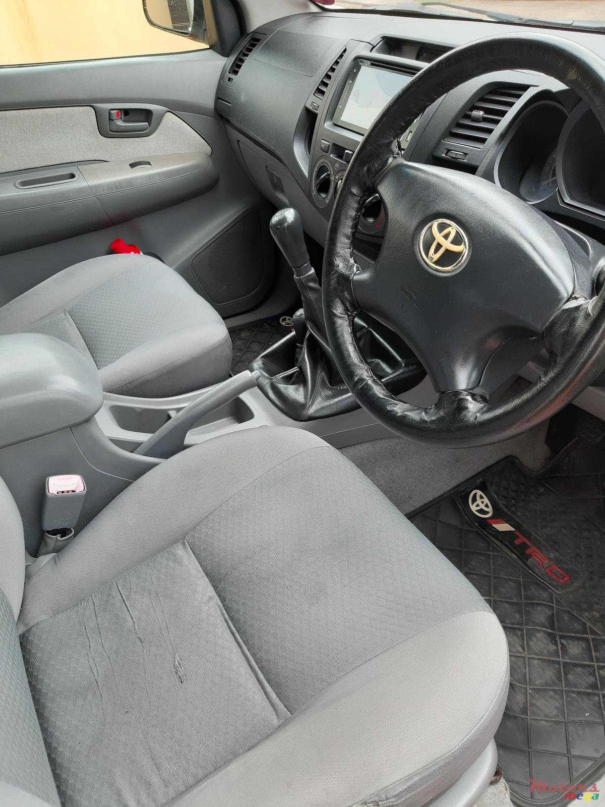 2010' Toyota Hilux photo #3