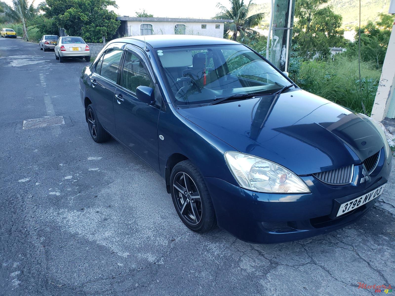 2003' Mitsubishi Lancer GLX photo #2