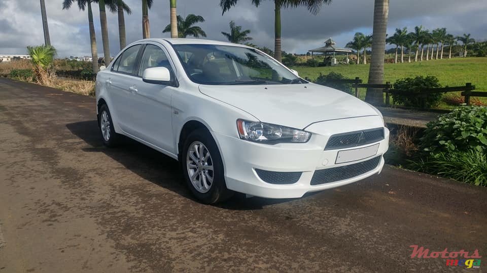 2011' Mitsubishi Lancer photo #1