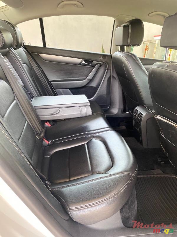 2012' Volkswagen Passat photo #7