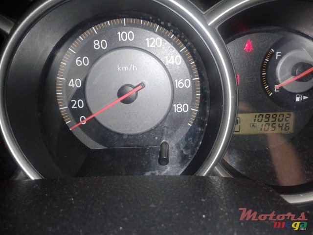2008' Nissan Tiida Hatchback photo #2
